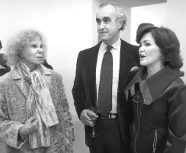 Carmen Calvo y la Duquesa de Alba visitaron la nueva galería de Pepe Cobo. Foto: JULIÁN DE DOMINGO