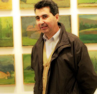 Juan Maestre en una exposición de su obra en la galería Félix Gómez. Foto: PEPE ORTEGA