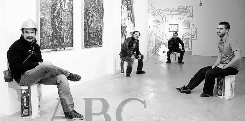 Galería Suffix, en un primer término, Eugenio Heredia, Pedro Delgado, Rafael López Bosch y Alonso Gil entre las obras de la exposición. FELIPE GUZMÁN