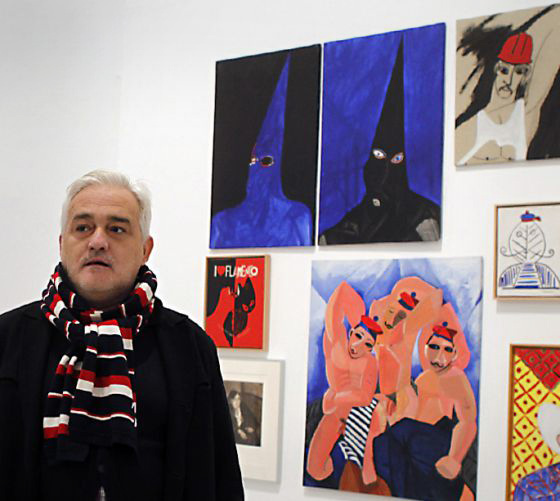 Rafael Agredano, junto a varias de sus obras. Foto: PACO PUENTES